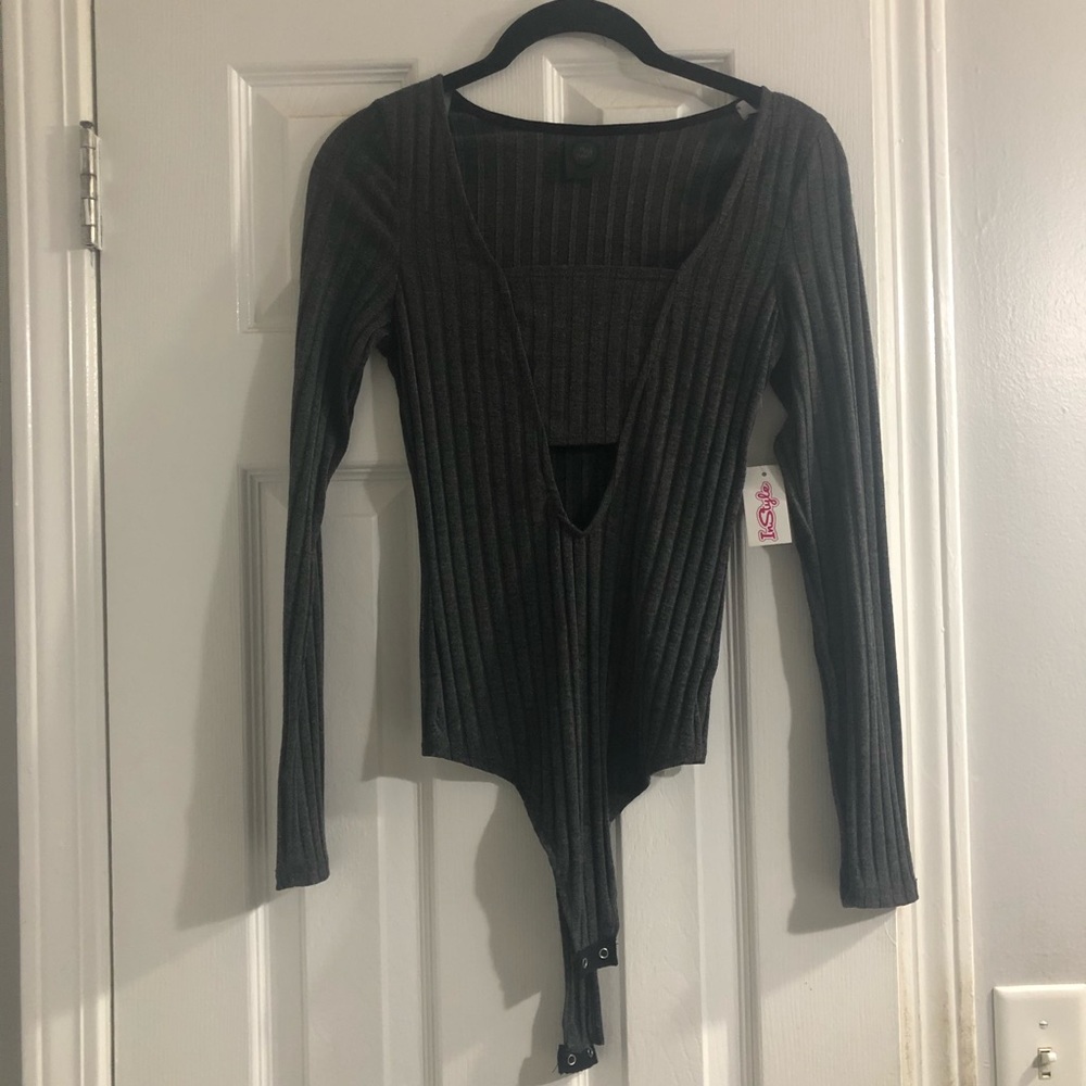 🆕 Cute bodysuits size small 🆕